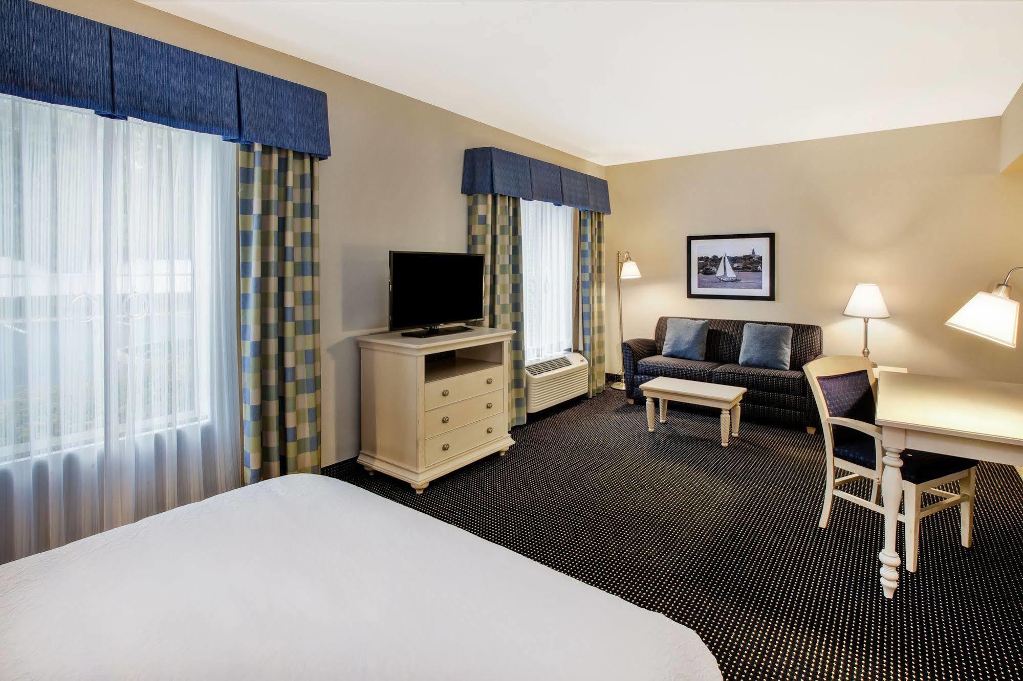 Hampton & - Cape Cod / Hotel 3*
