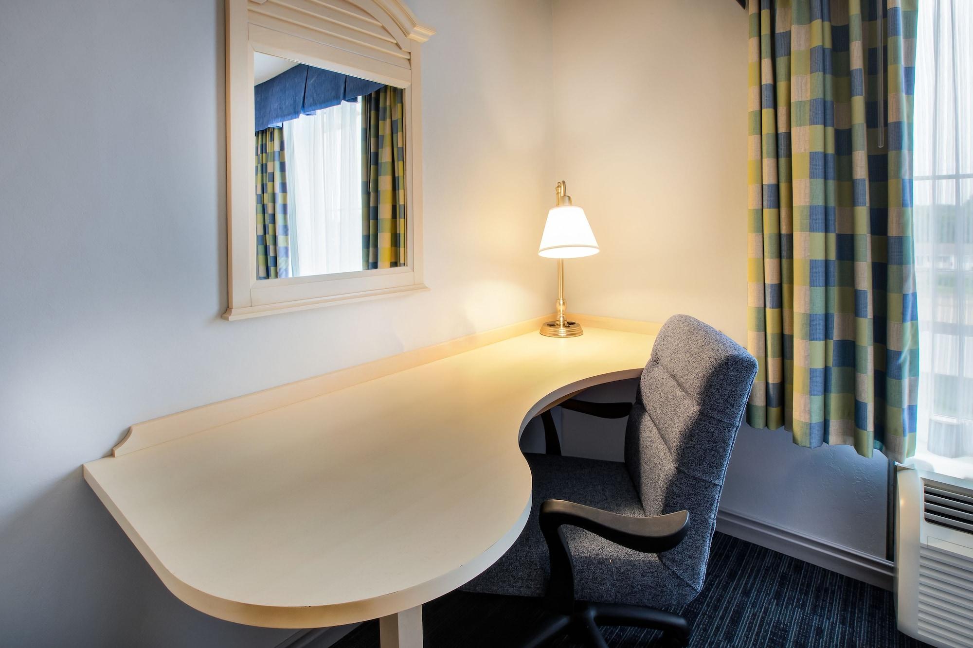 Hotel Hampton & - Cape Cod / 3*