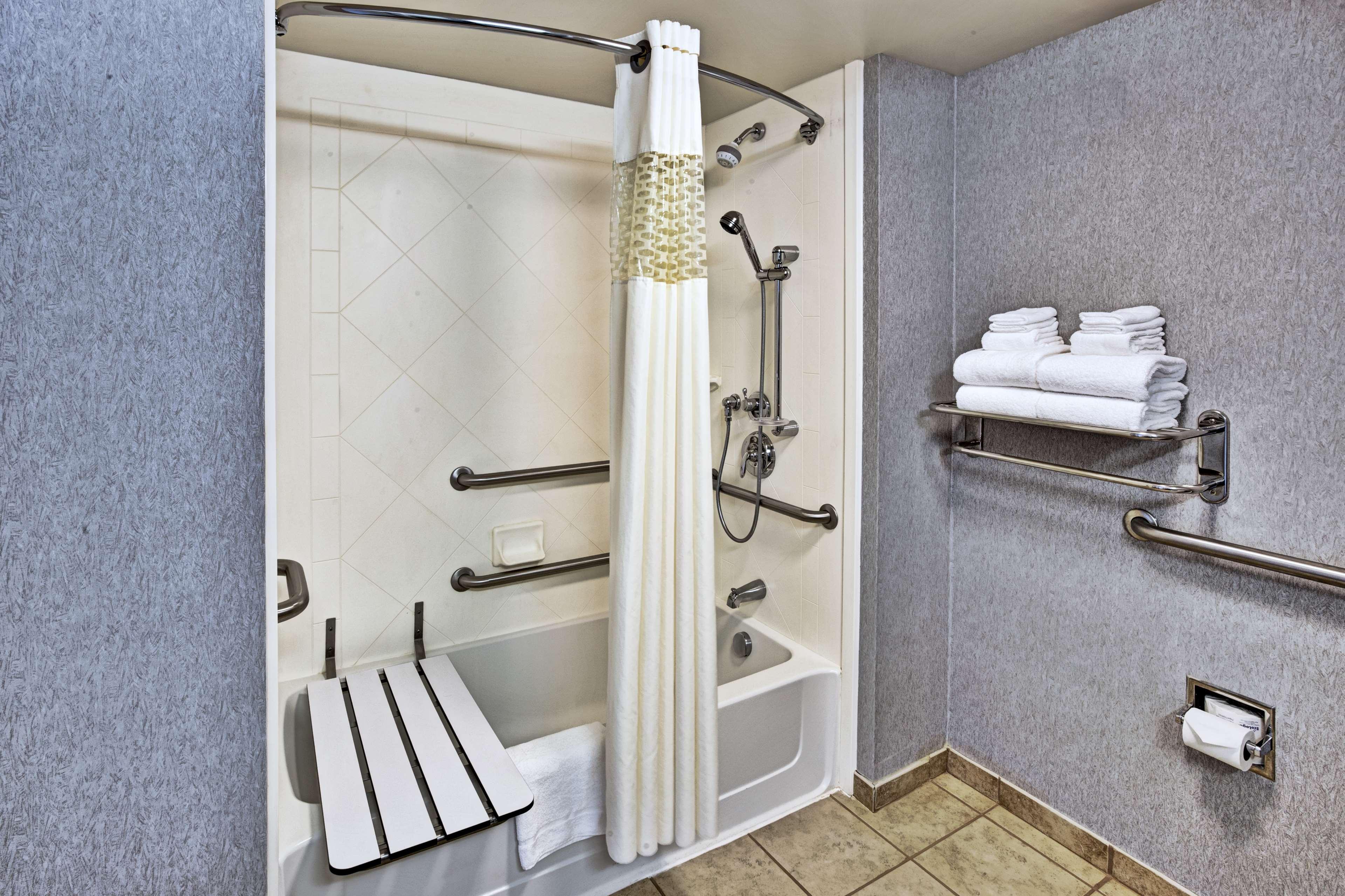 Hampton & - Cape Cod / Hotel 3*