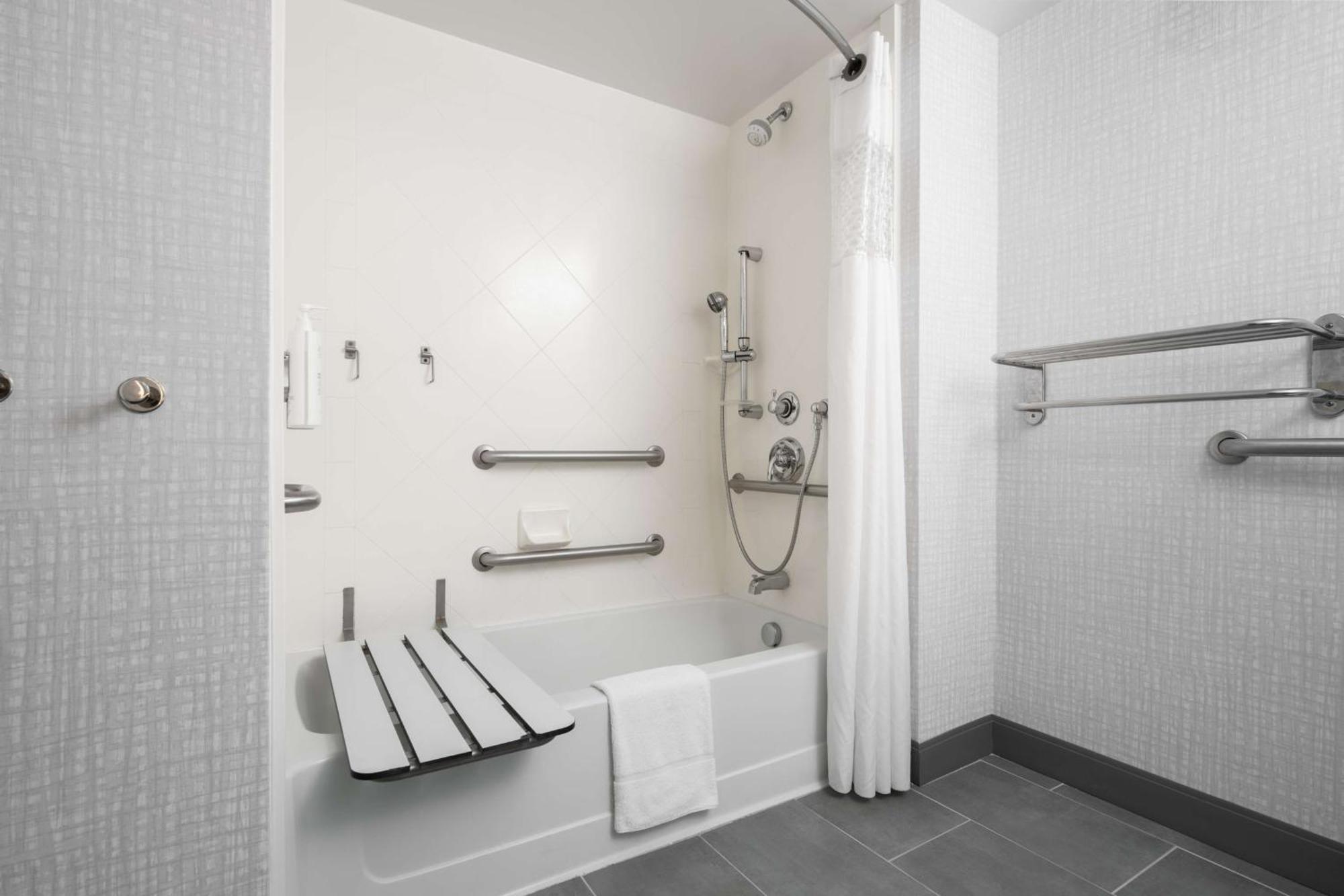 Hampton & - Cape Cod / Hotel West Yarmouth